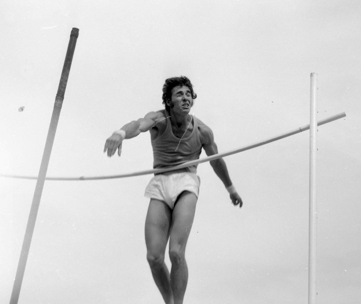 n�kolikan�sobn� mistr republiky ve skoku o ty�i, Jan Odv�rka (TJ Juta Dv�r Kr�lov� n/L)