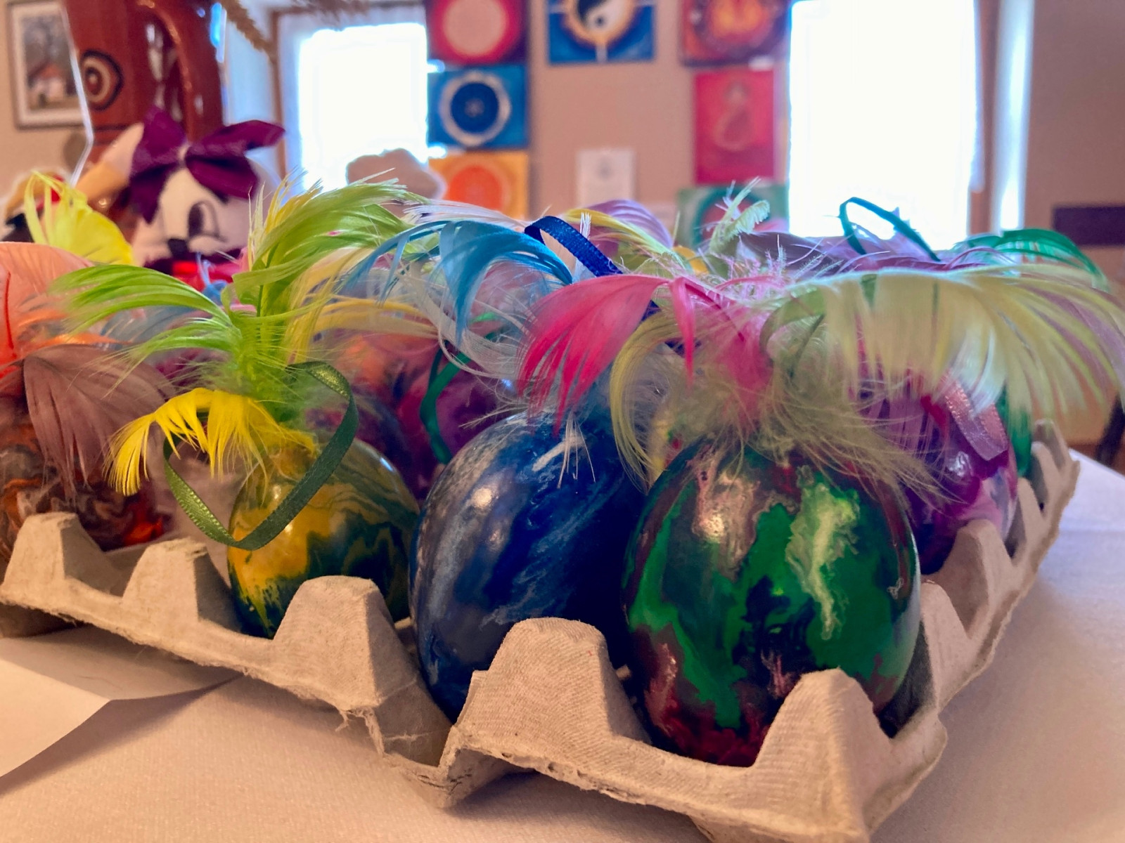 Velikono�n� vejce s p�rkem - v�stava Tvo�iv� ruce v Doln� Brusnici 2023