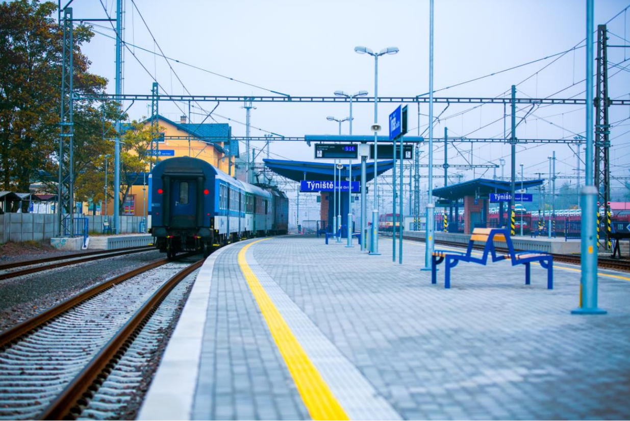 Prvn� ��st rekonstrukce n�stupi�t� �elezni�n� stanice T�ni�t� n. Orl.