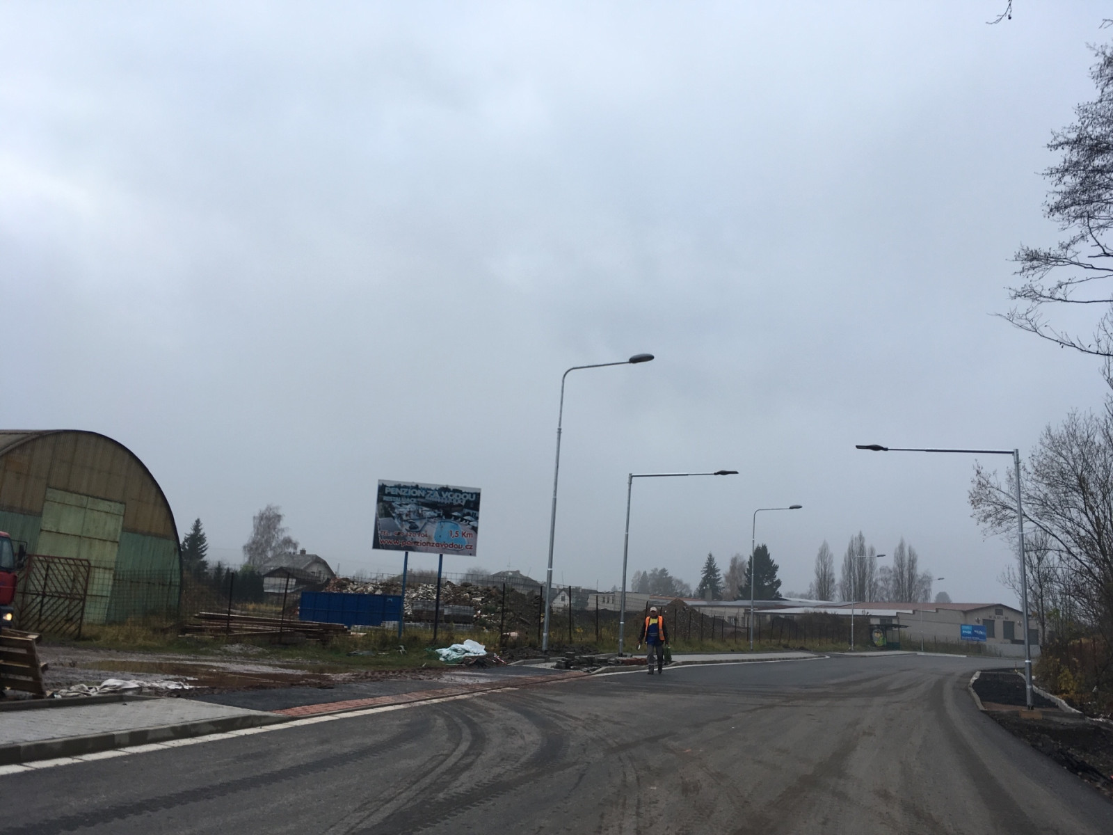 Ulice Jarom��sk� v nov�m p�echodem