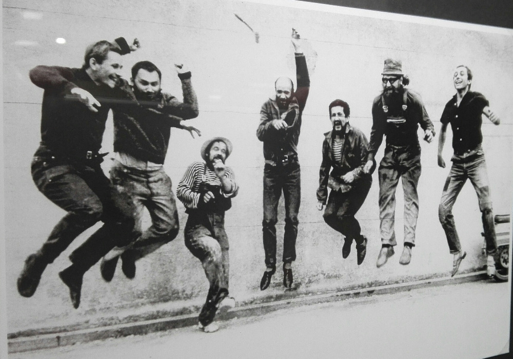 Zleva: Miroslav Pacner, Milo� Petera, Ludv�k Va�ina, Ji�� �indler, Franti�ek D�rfl, Zden�k Pet��k a Petr Mandl. (�ervenec 1968)