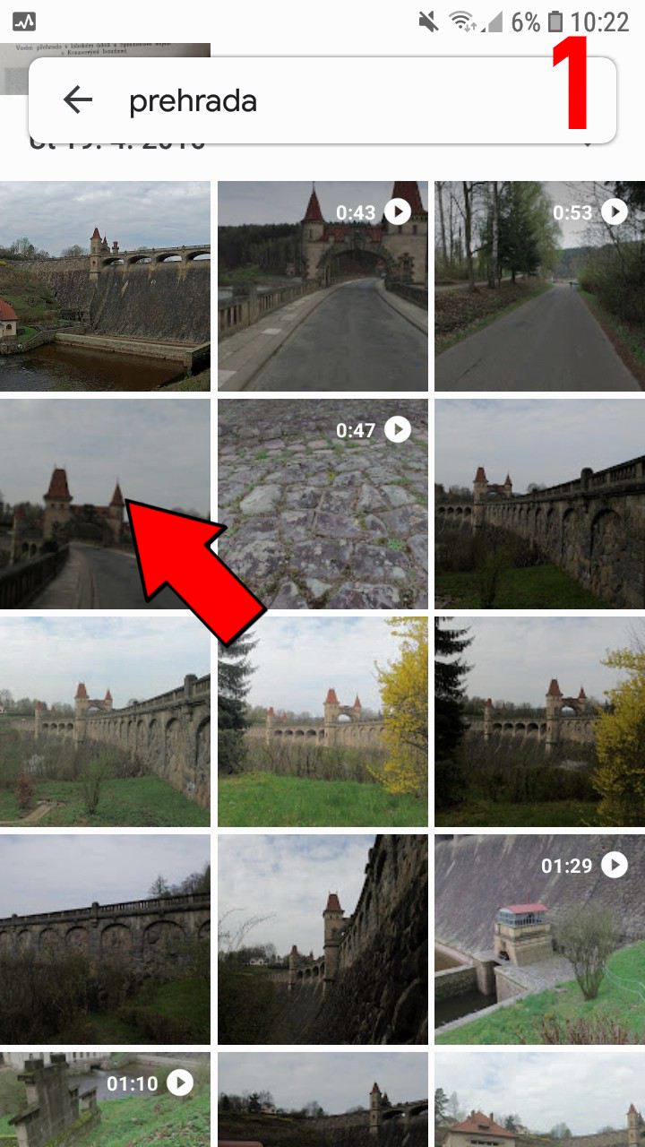 1) otev�ete si galerii ve sv�m telefonu a vyberte fotku, kterou byste r�di publikovali