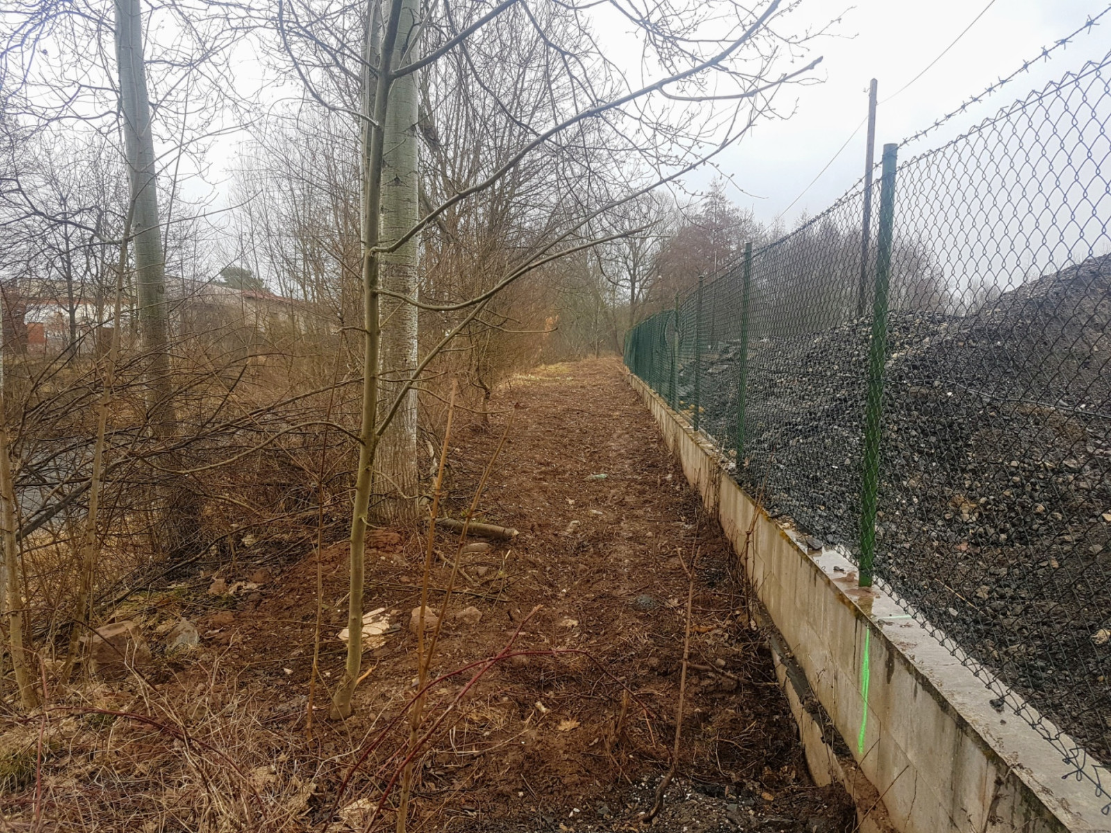 Od mostu Jana Opletala sm�rem �isti�ce - vytvo�it zde p�inu nem��e b�t slo�it� a ani drah�